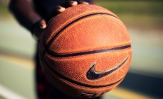 开云体育在线-当黄黑风暴席卷欧洲红魔，姆巴佩全程高能输出背后的战术博弈