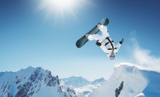 开云体育app-赛道轰鸣与绿茵热浪，F1新赛季揭幕战之夜，卡马文加状态火热的双重奏