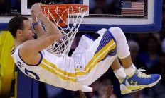 开云平台-教科书般的防守艺术，戈贝尔引领公牛淘汰雄鹿的战术启示