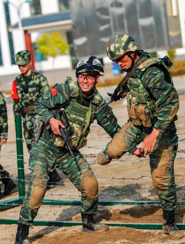 俄罗斯选手在射击比赛中抢先达到终点 俄罗斯选手在射击比赛中抢先达到终点