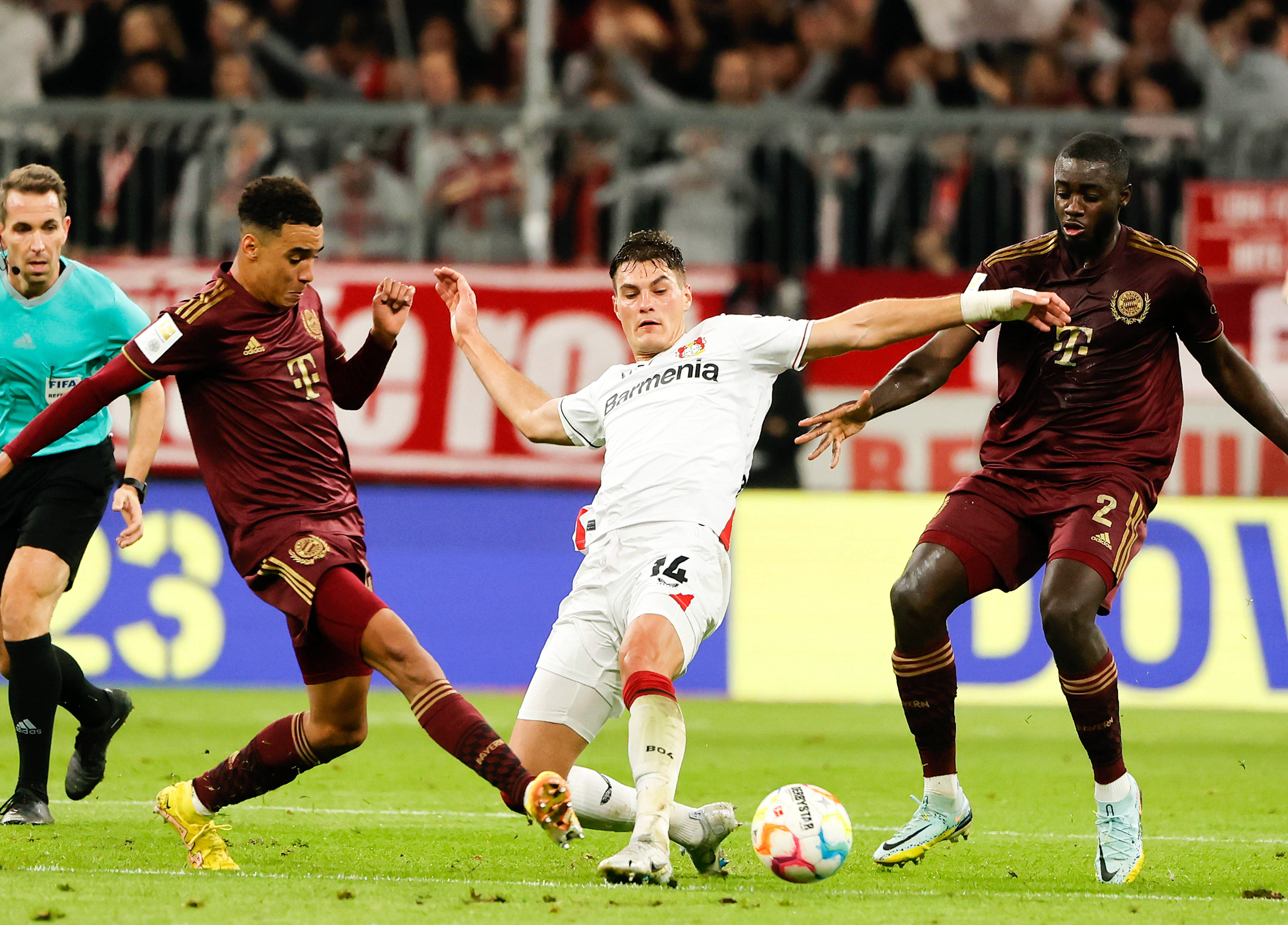 德国中场组织精彩进攻助球队晋级