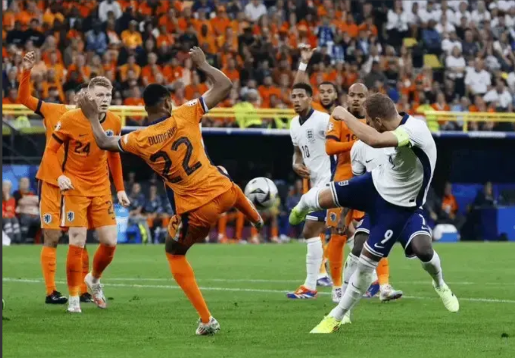 关于老对手英格兰和德国即将上演一场激烈的足球对决的信息 关于老对手英格兰和德国即将上演一场激烈的足球对决的信息