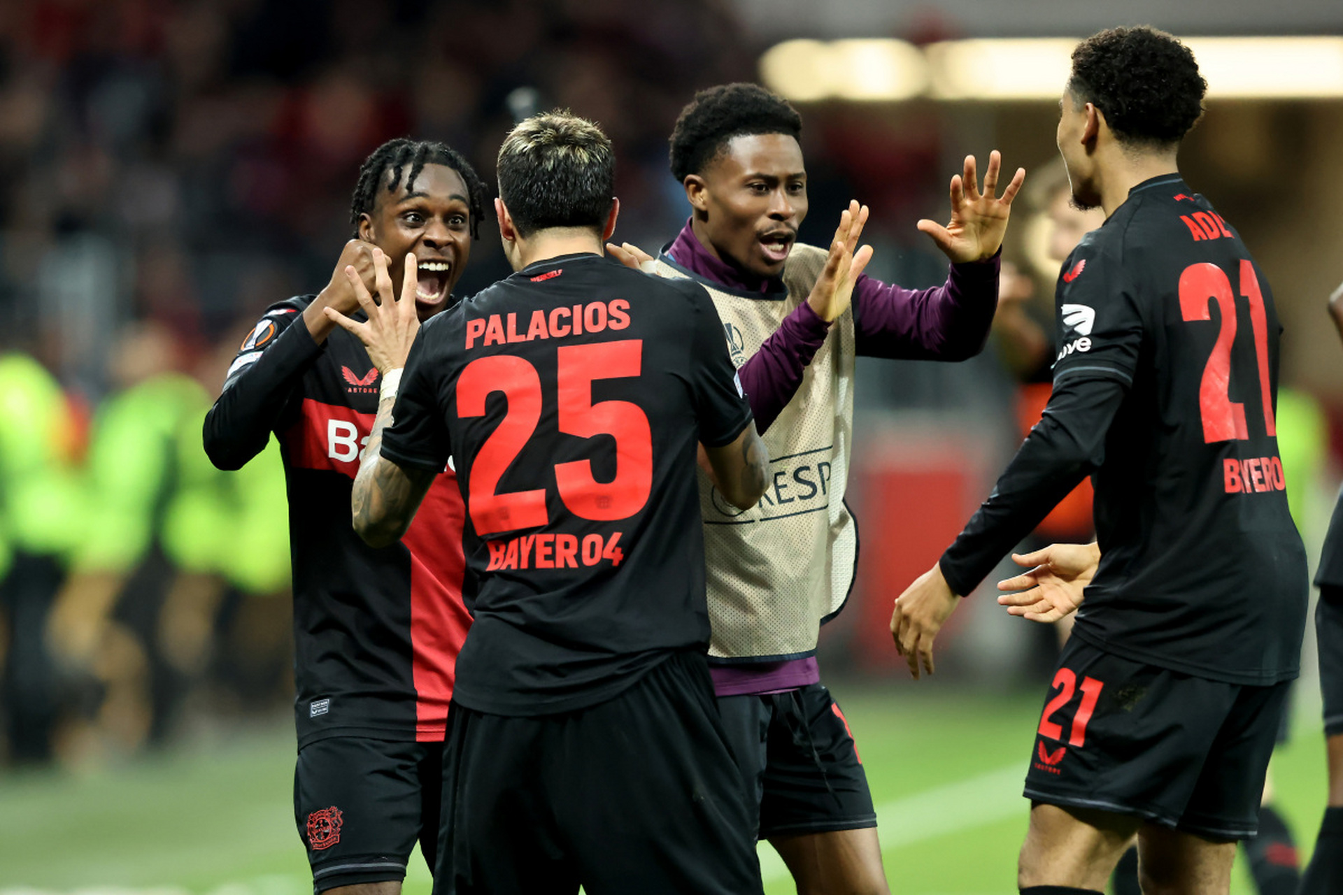 包含弗赖堡战术扎实，防守稳固表现出色的词条