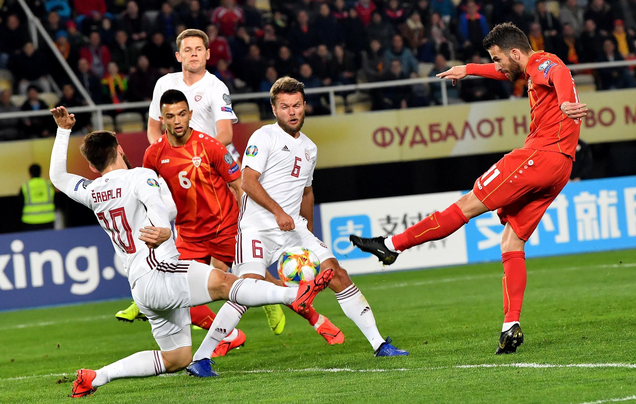 关于北马其顿全面击败，小组继续前进的信息