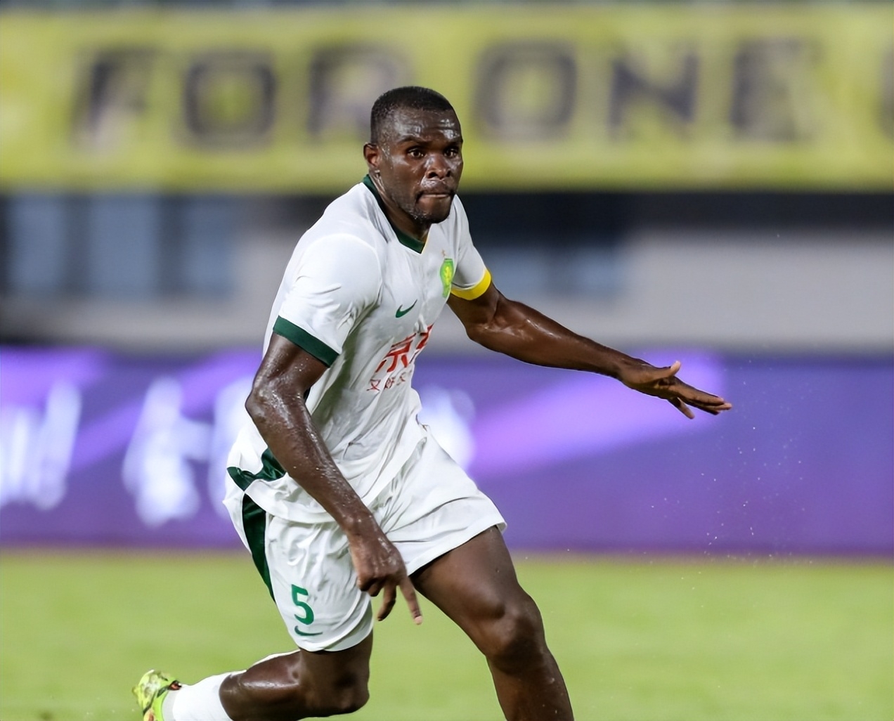 球场上的精彩瞬间,惊心动魄的比赛 球场上的精彩瞬间,惊心动魄的比赛