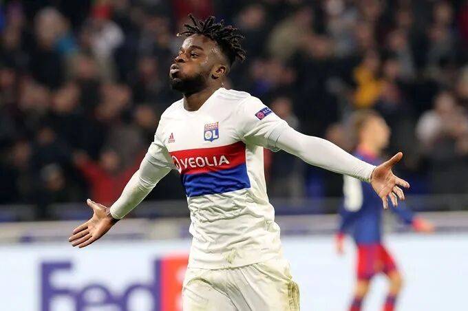 包含里昂球员赛后受伤，下轮或将缺阵的词条