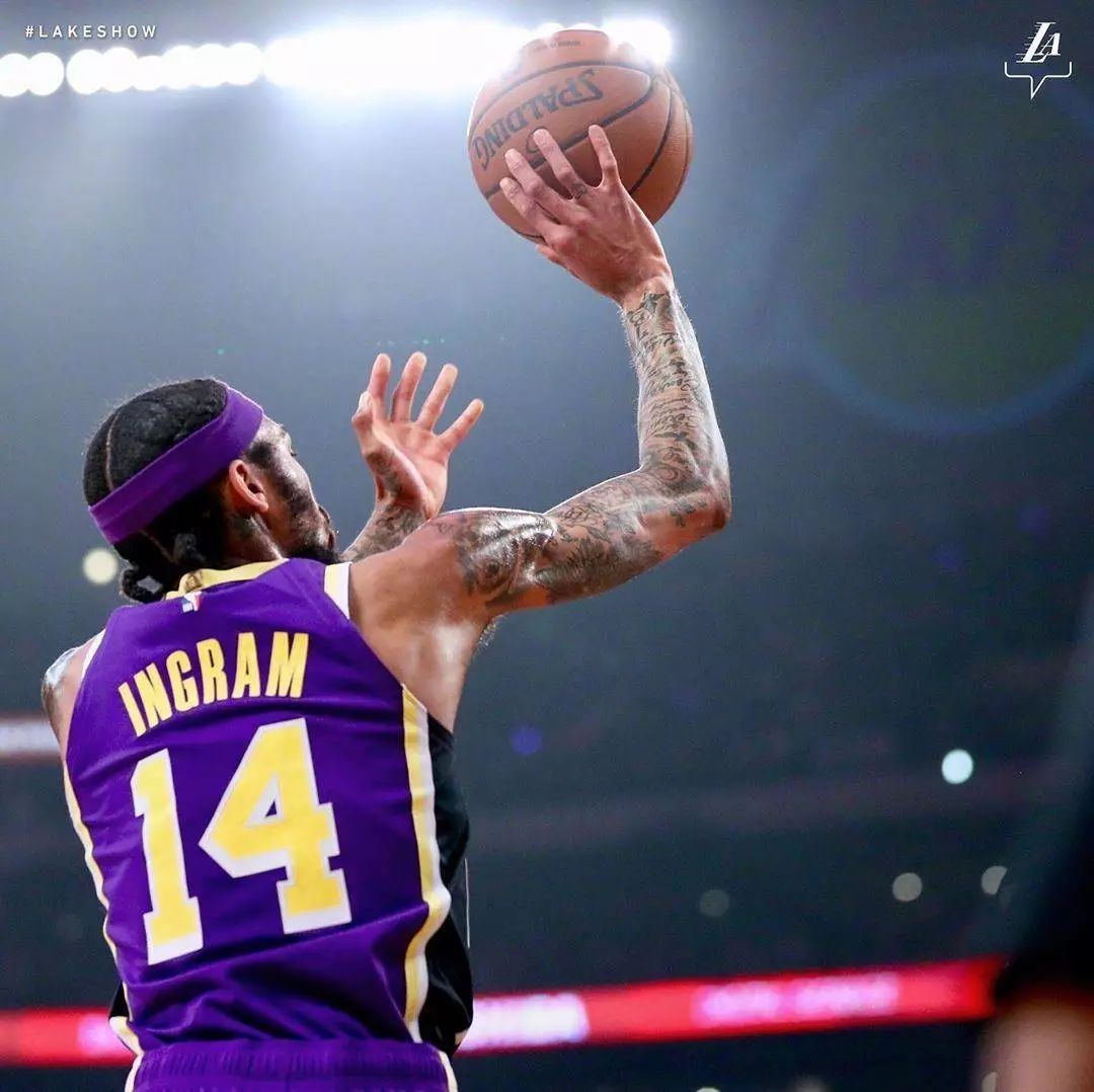 山东队轻取骑士，浓眉哥高光表现