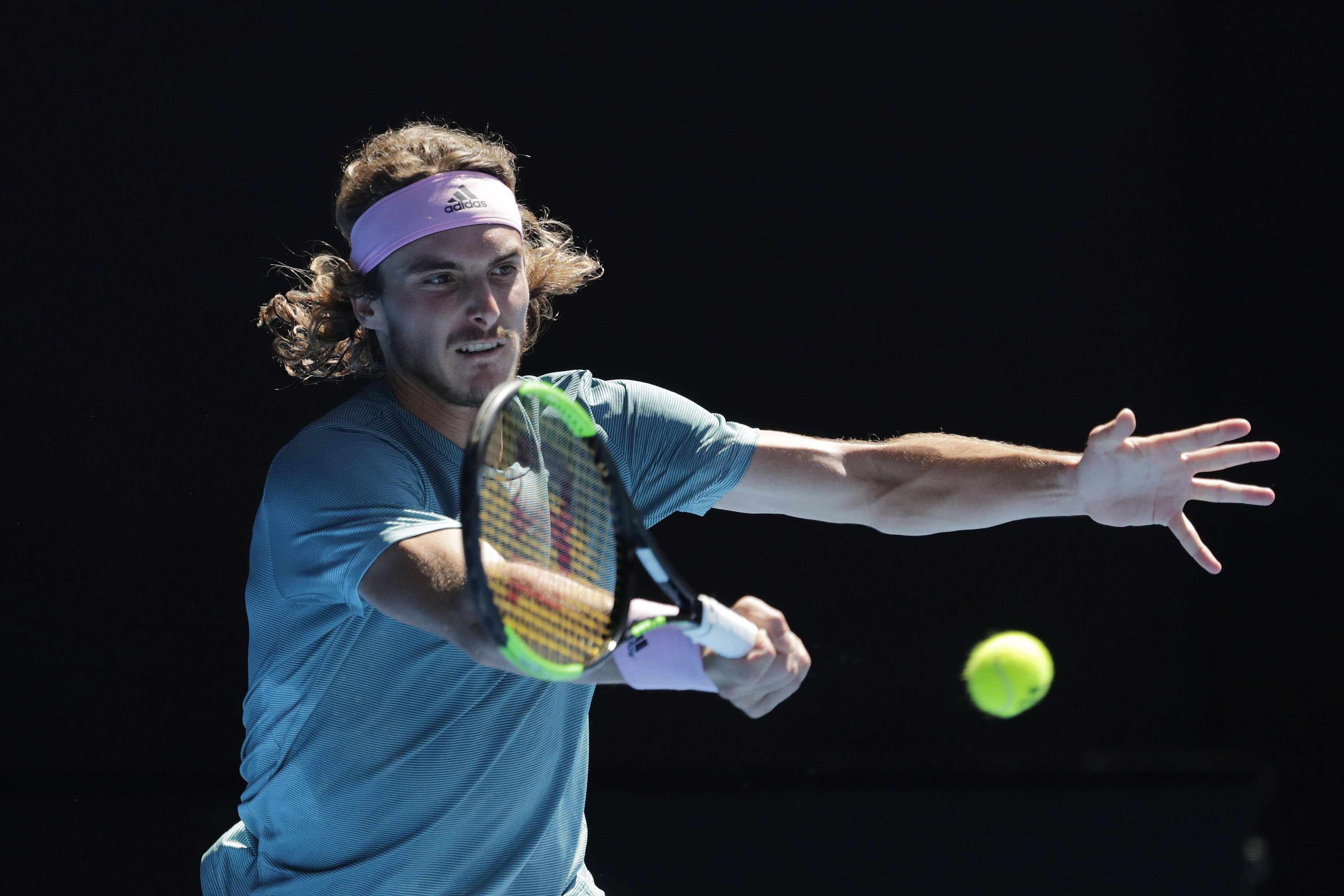 美国网球队血洗意大利网球队，西西帕斯统治全场