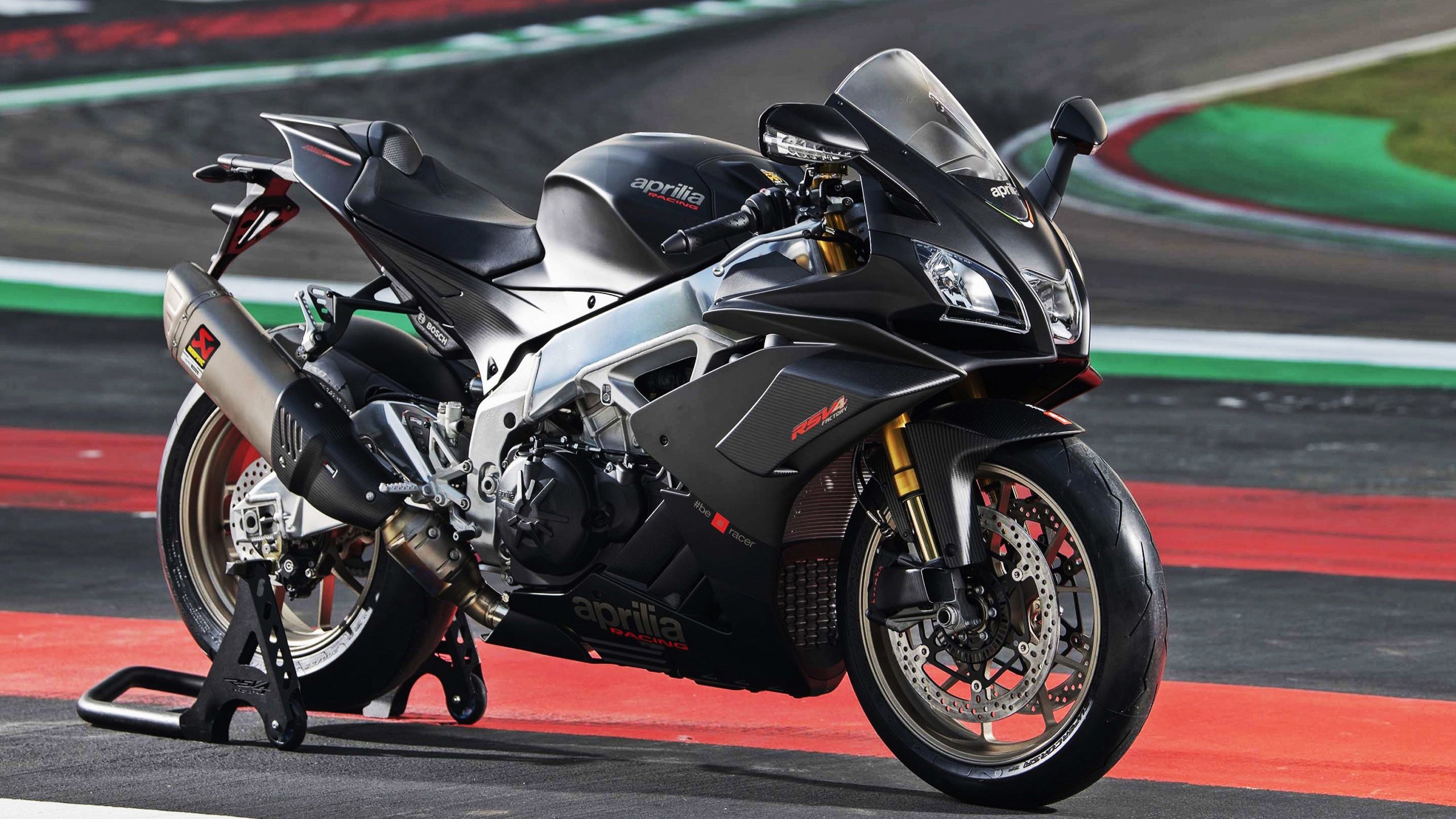 当密尔沃基的雪遇上戈壁的风，杰伦·格林与一场跨越次元的篮球对话