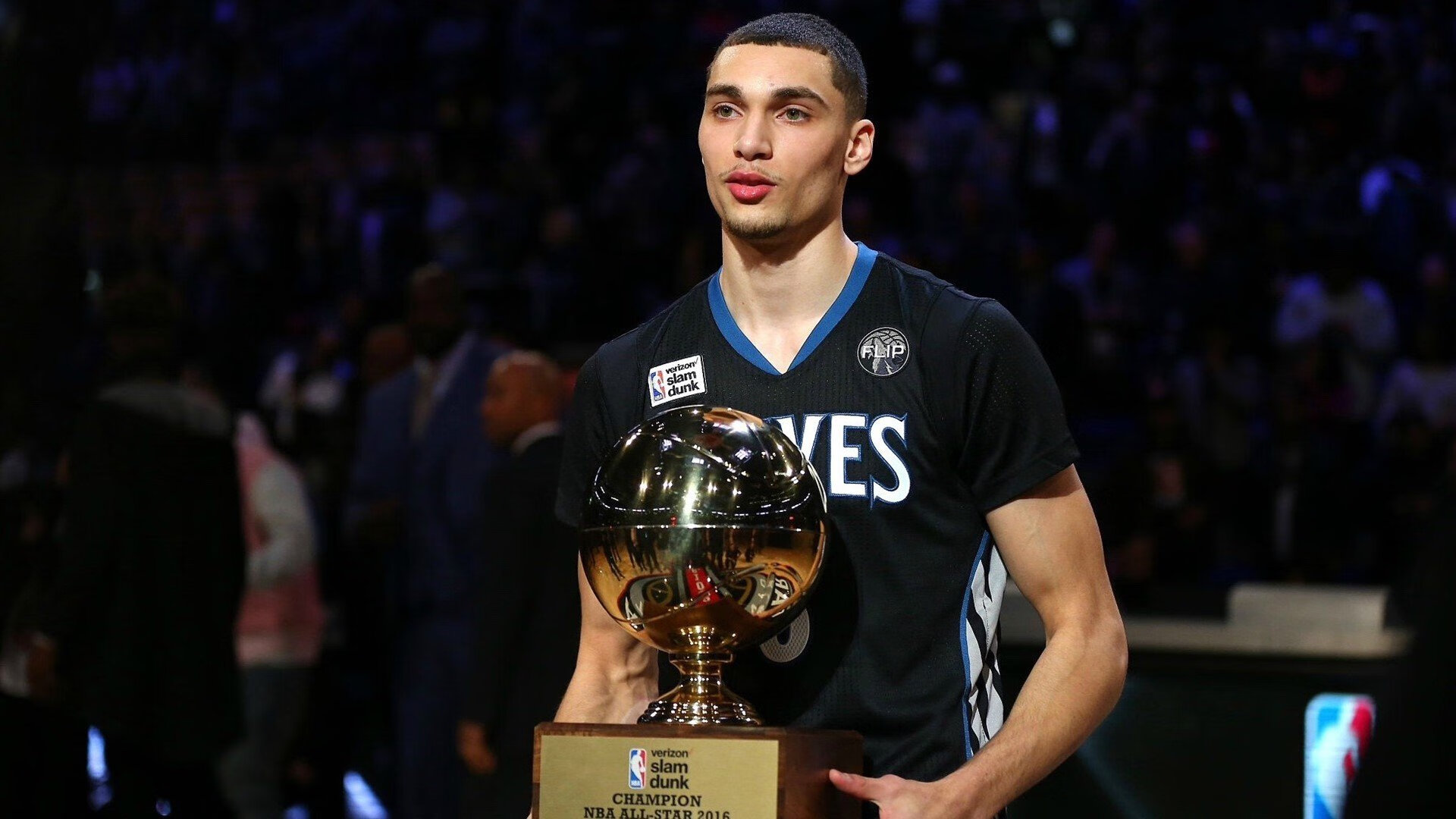 文班亚马一柱擎天，黄蜂蛰伏后速胜湖人