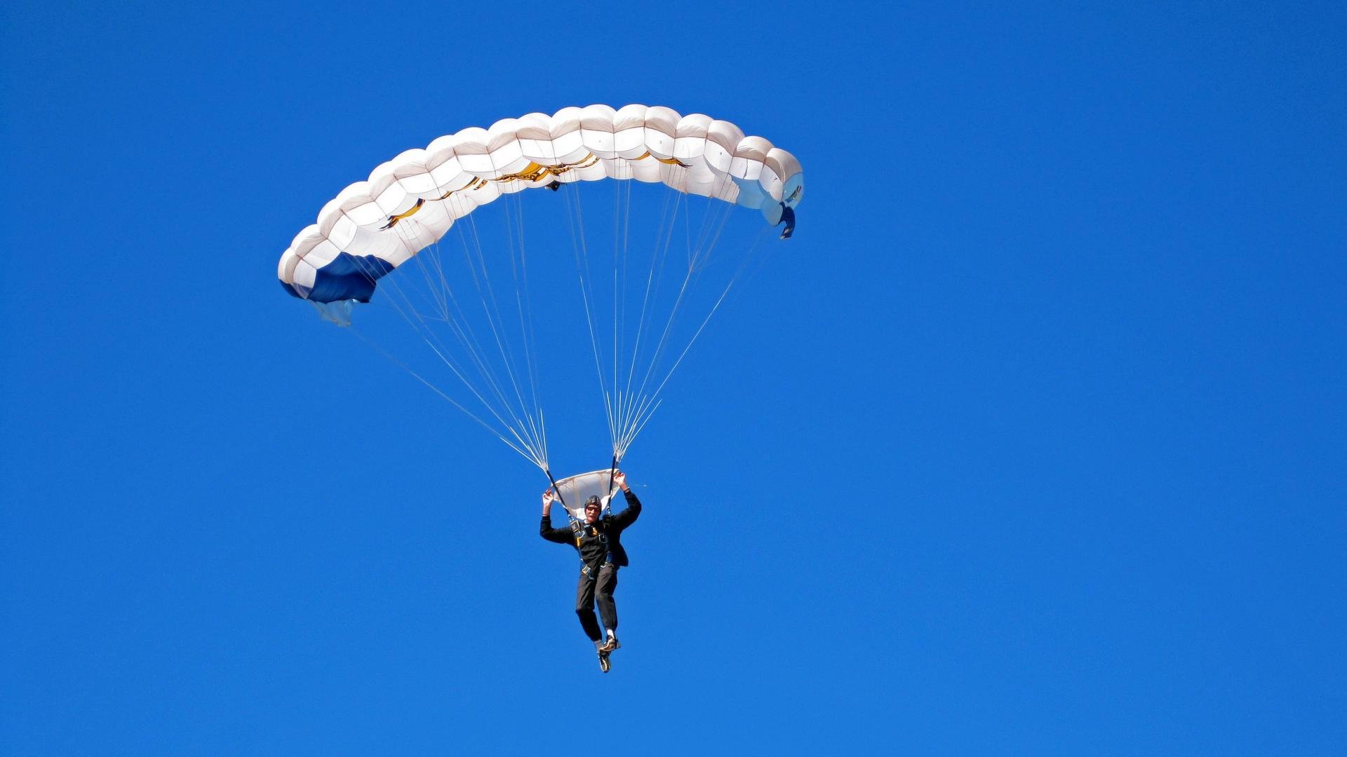 赛道与绿茵，卡塔尔资本的双线完胜