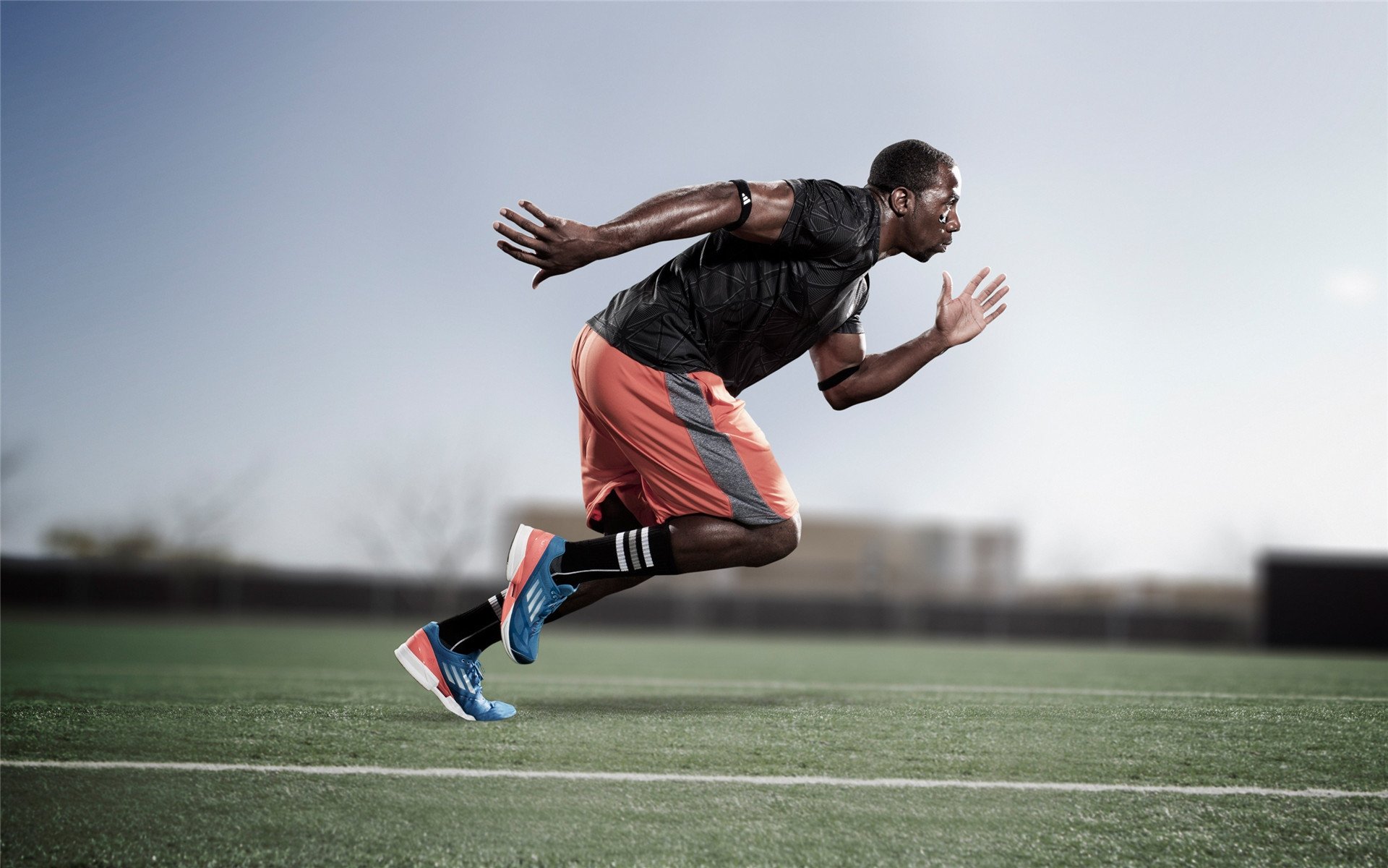 赛道上的亚洲之光，F1新赛季揭幕战之夜，孙兴慜成为全场焦点